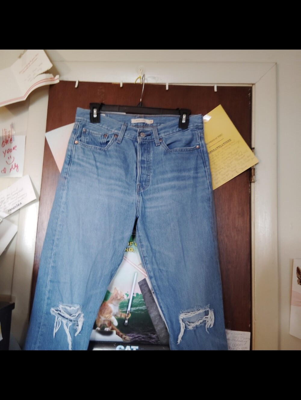 LEVI Wedgie Straight - Light Wash/Distressed Size 28" - Picture 6 of 11